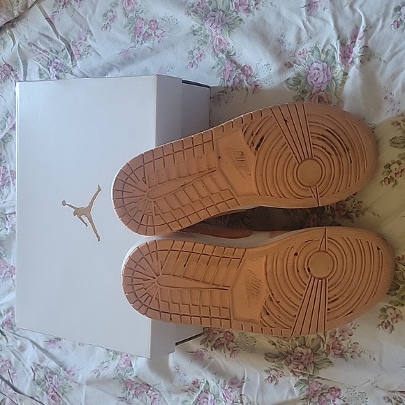 Jordan 1 Low - Picture 5 of 5